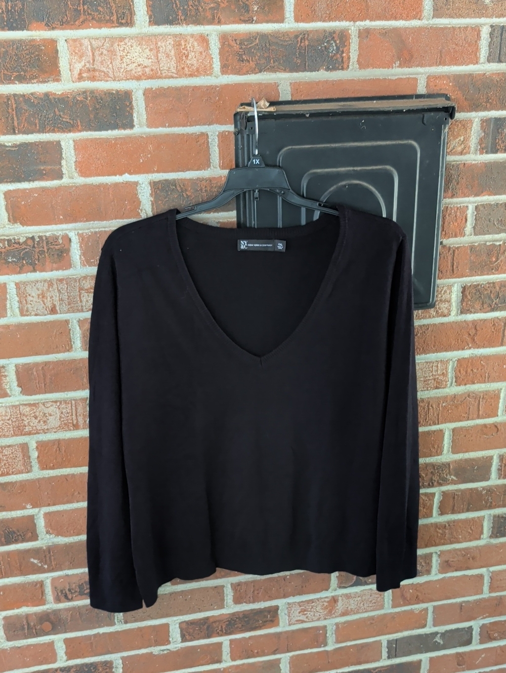 New York and Company Classic Black V Neck Sweater Size XXL